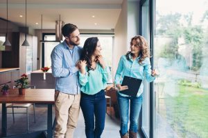 do property managers work weekends